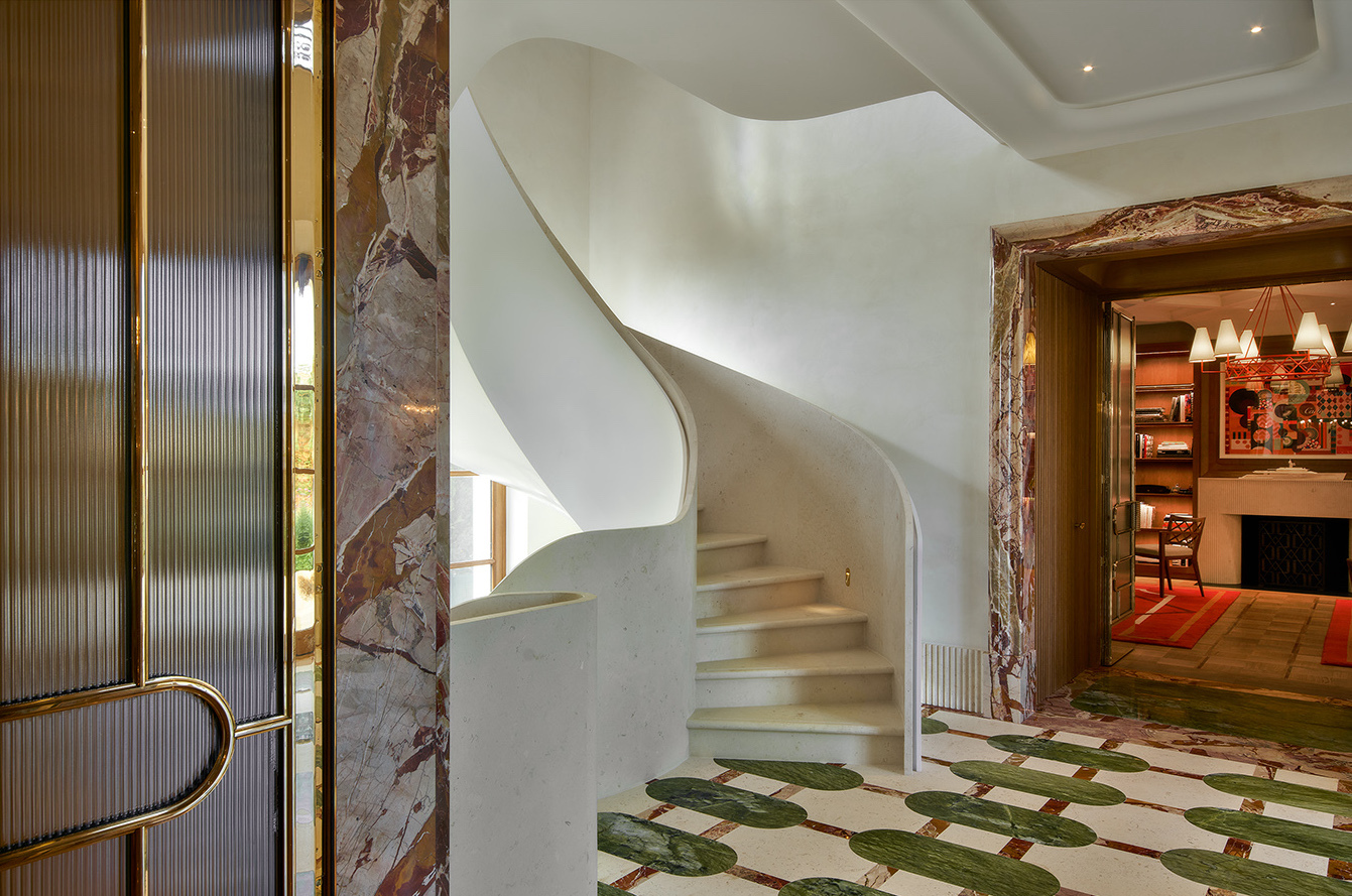 Breathtaking Staircase in St. Tropez - EeStairs